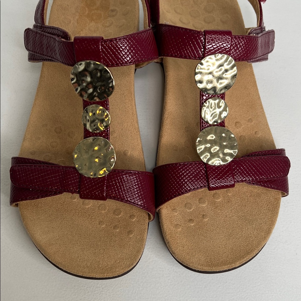 Vionic Farra Lizard Red Faux Leather Embossed Gold Metal Medallion Sandals 8 - Picture 9 of 10